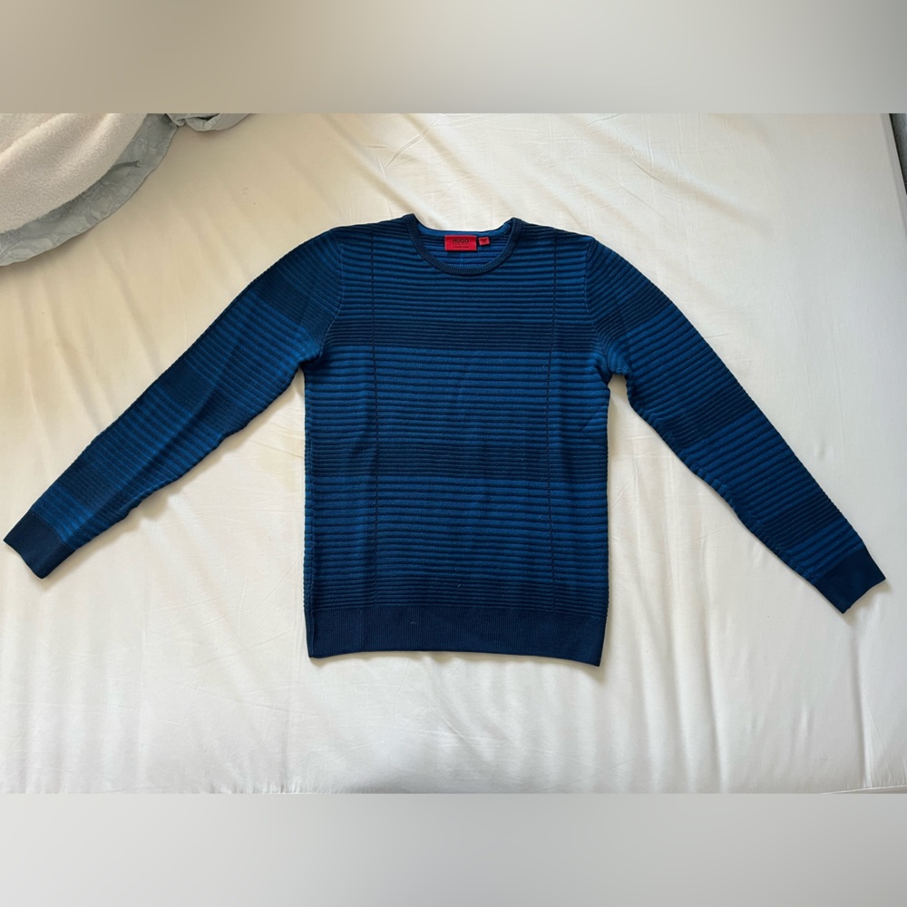 Men’s Hugo Boss Blue Striped Sweater, size Medium